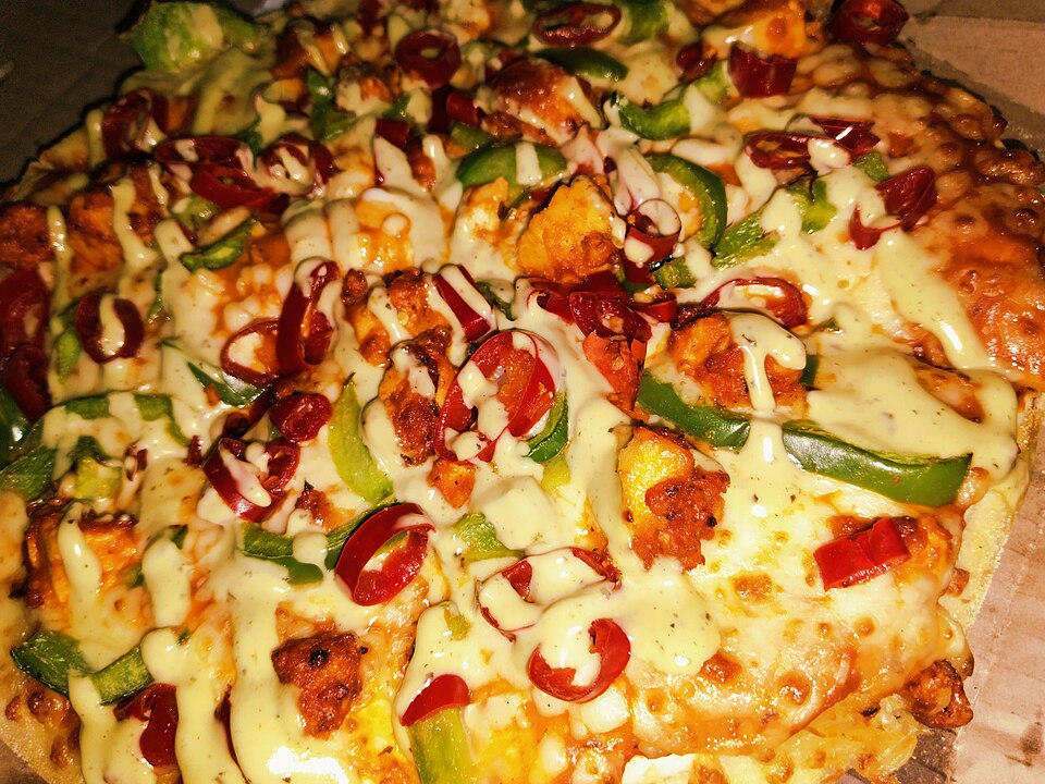 Spicy paneer pizza with peppers