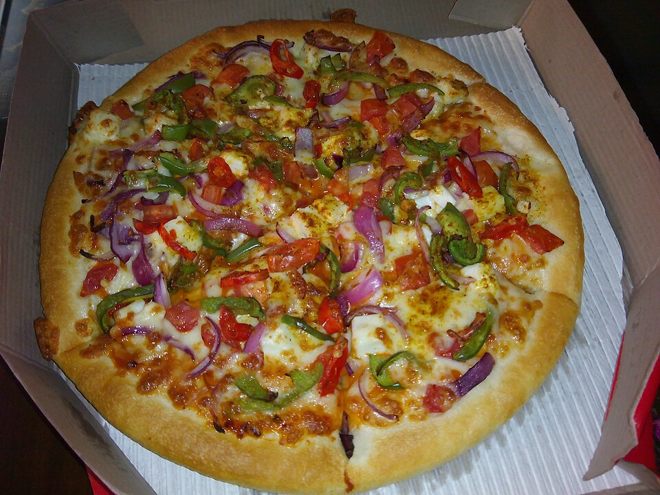 Tandoori paneer pizza